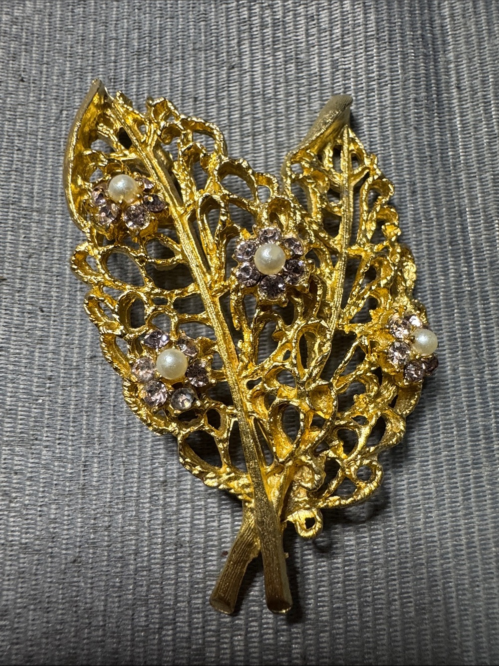 Vintage Gold-tone Leaf Brooch with Faux Pearls and Pink Crystals